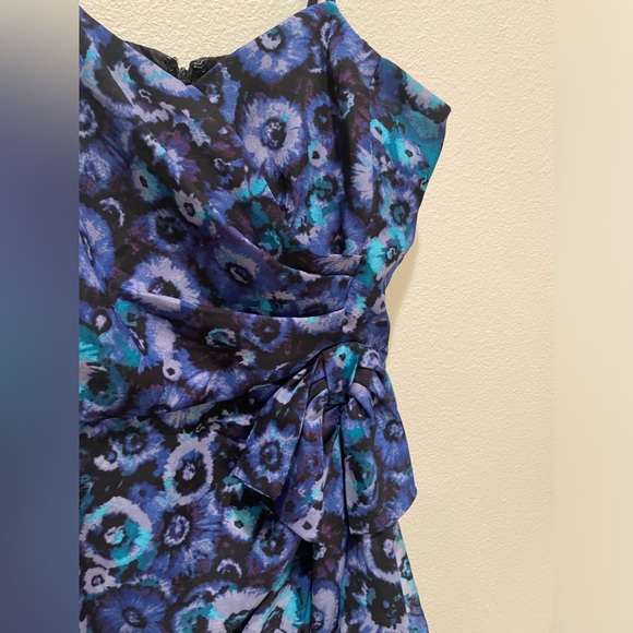 Lauren Conrad  |   Dress - Picture 2 of 5